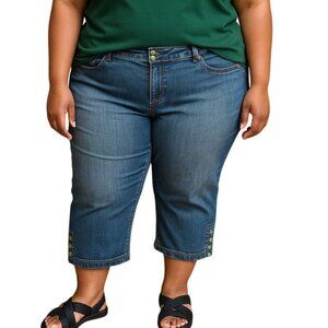 Venezia Size 22 Capri Jeans  Denim Green Button Accents Mid Rise Cropped Fit